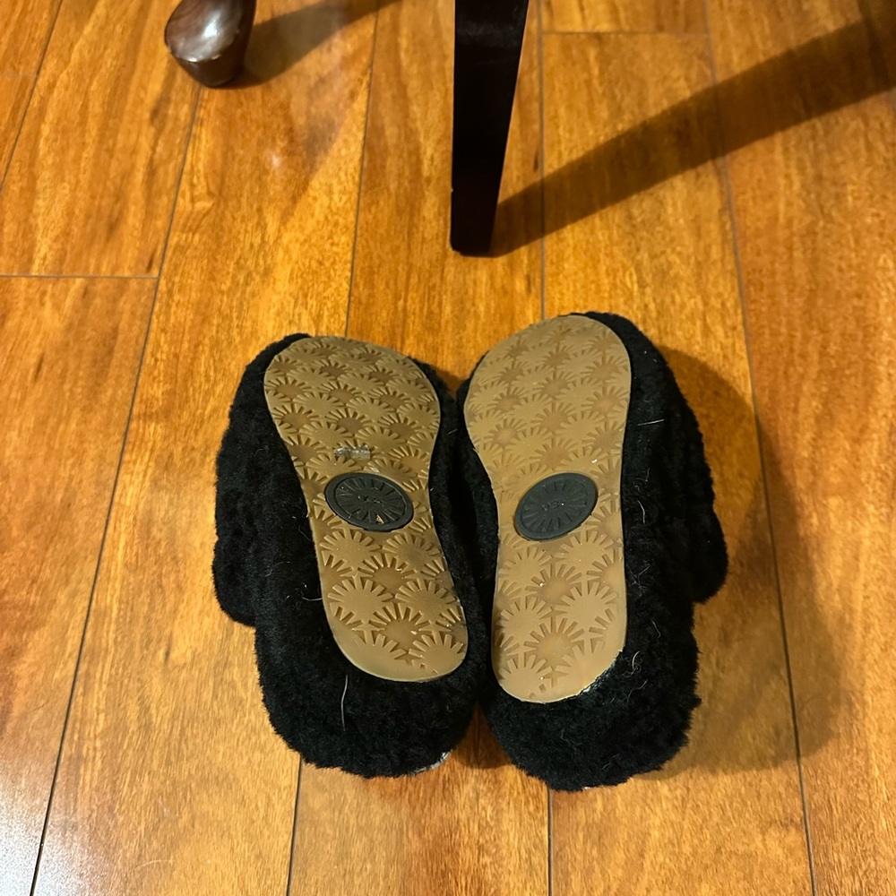 Ugg Cozy Plush Slippers - Picture 5 of 6